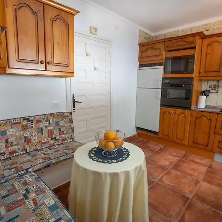 Private Heated Pool, Jacuzzi & 1225m2 Garden In Cipreses فيلة فريجيليانا