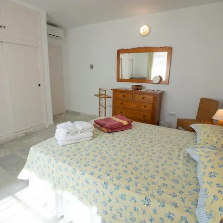 Private Heated Pool, Jacuzzi & 1225m2 Garden In Cipreses فيلة